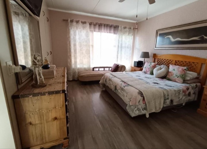 5 Bedroom Property for Sale in Wavecrest Eastern Cape